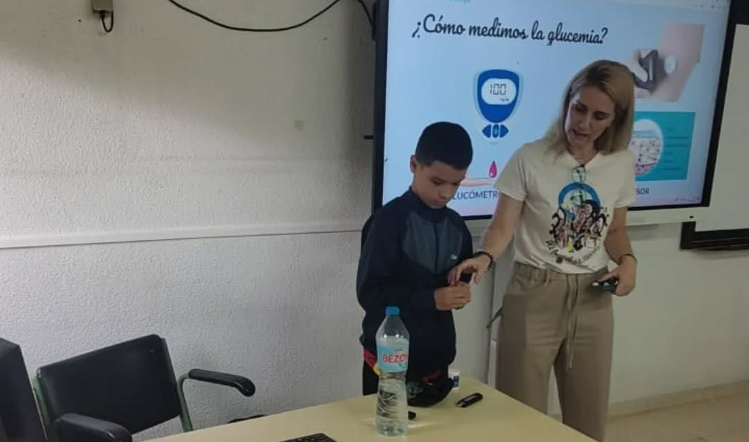 ADIRMU forma e informa sobre diabetes en varios centros educativos de la Región