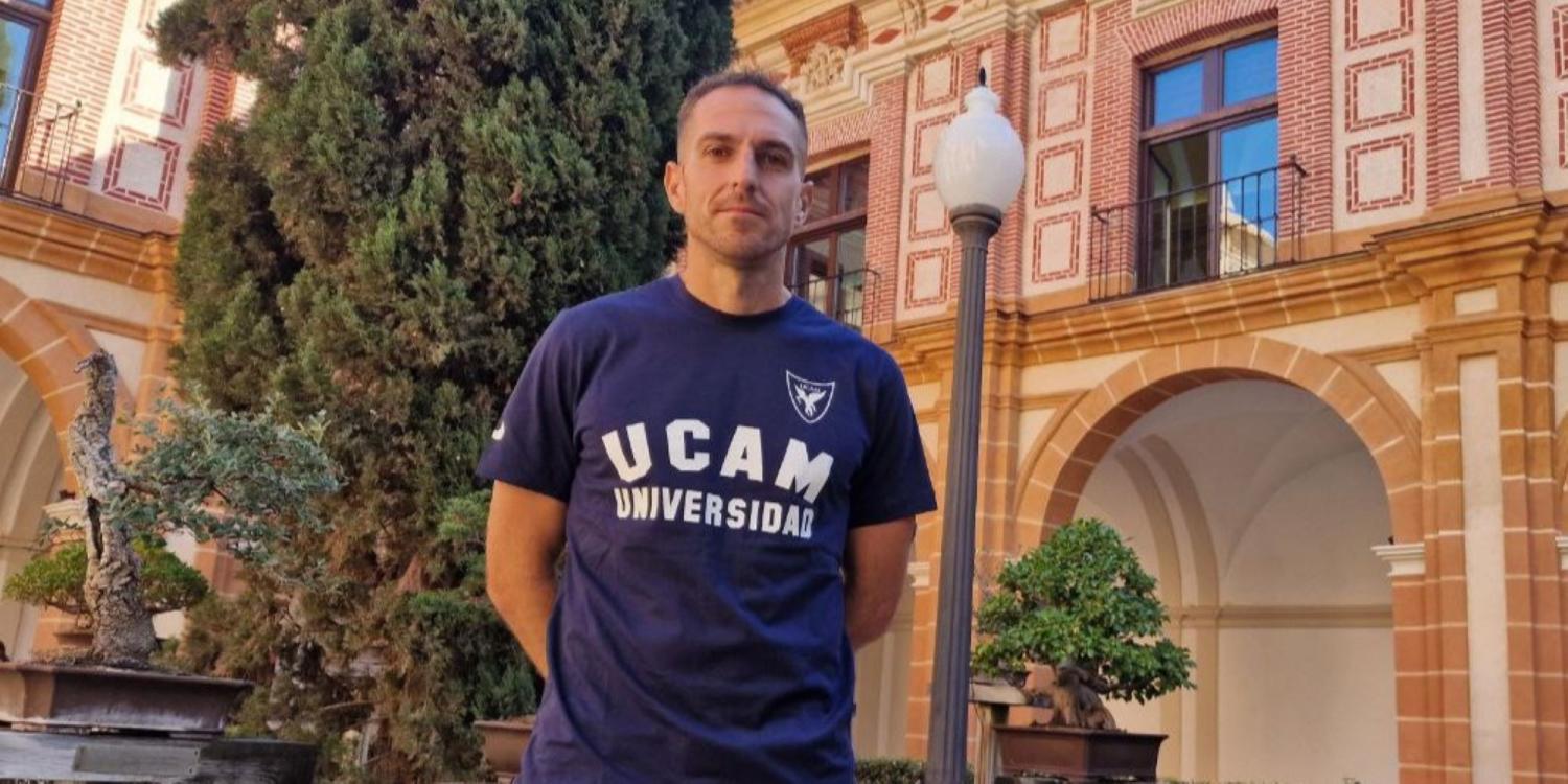 Germán Romera, protagonista del saque de honor tras su gesta solidaria