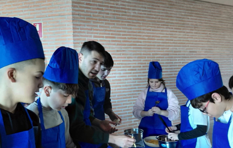 Éxito del taller de cocina navideño del ciclo “Creciendo con diabetes” organizado por ADIRMU