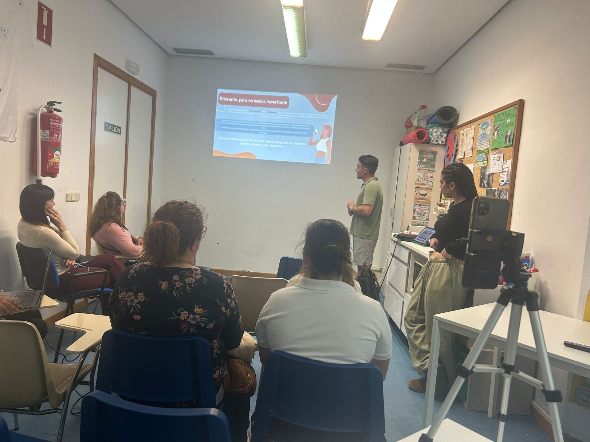 ADIRMU aborda la relación entre adolescencia, alcohol y diabetes en una nueva sesión de su Escuela de Padres y Madres