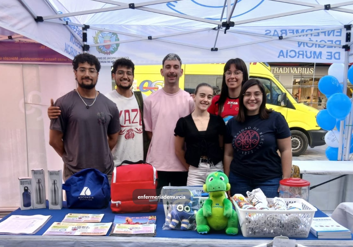 ADIRMU participa en la celebración del Día de la Enfermería en la Avenida de la Libertad