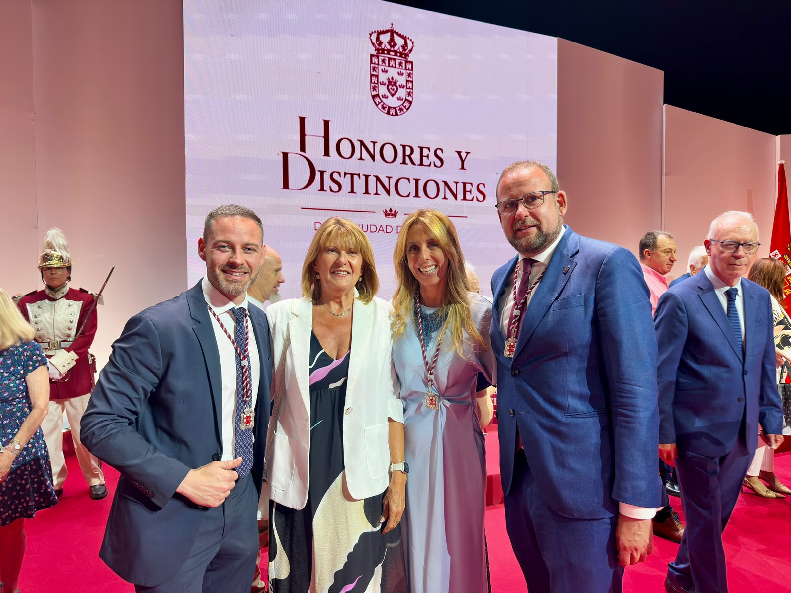 Murcia entrega sus honores y distinciones en un acto en el que la alcaldesa invitó a «construir una ciudad donde el talento sea una oportunidad»