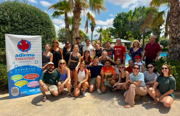 Miembros de la Junta Directiva de ADIRMU visitan el Campamento de Verano 2026 y agradecen la labor del equipo sanitario y de voluntariado