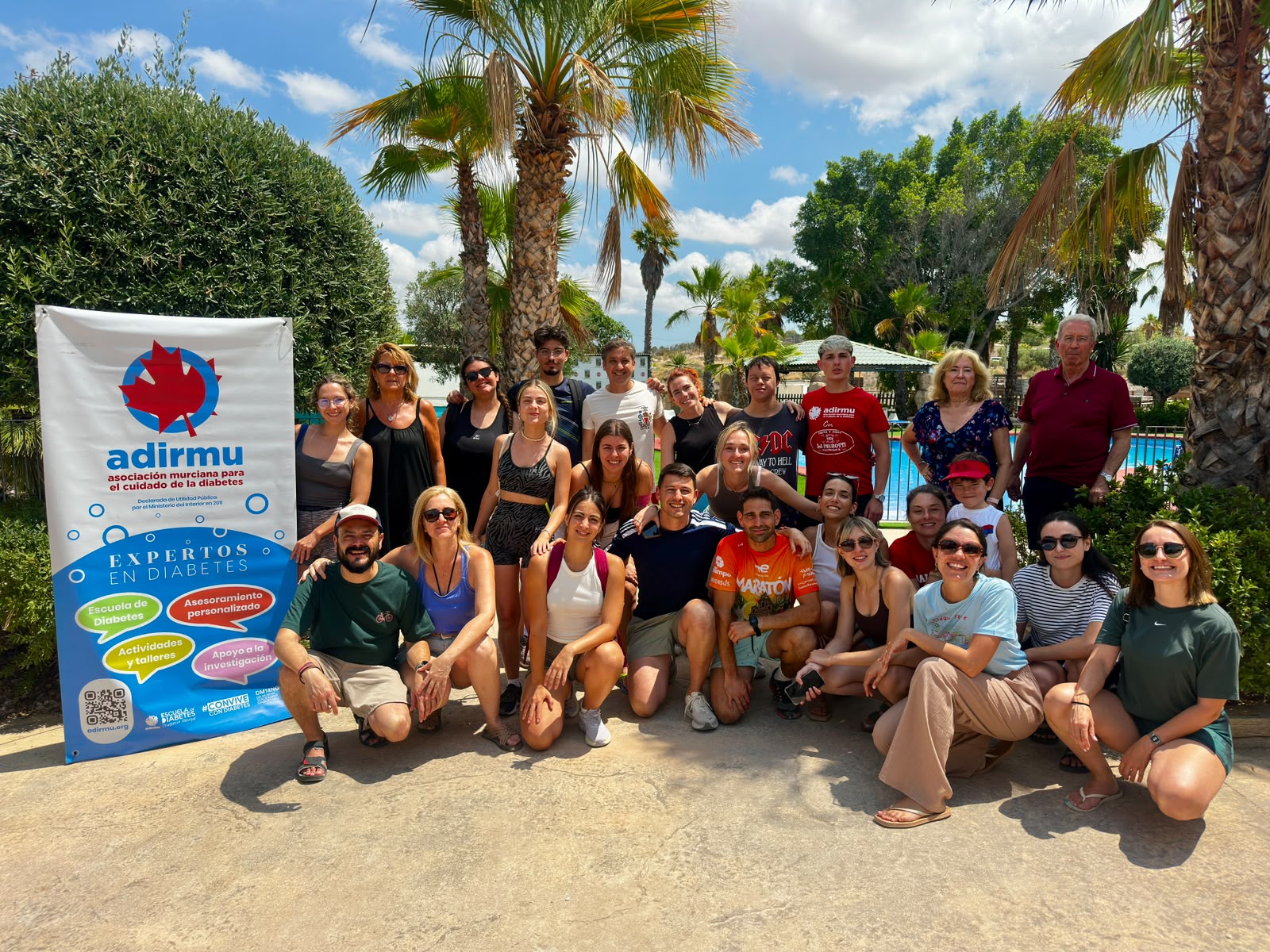 Miembros de la Junta Directiva de ADIRMU visitan el Campamento de Verano 2026 y agradecen la labor del equipo sanitario y de voluntariado