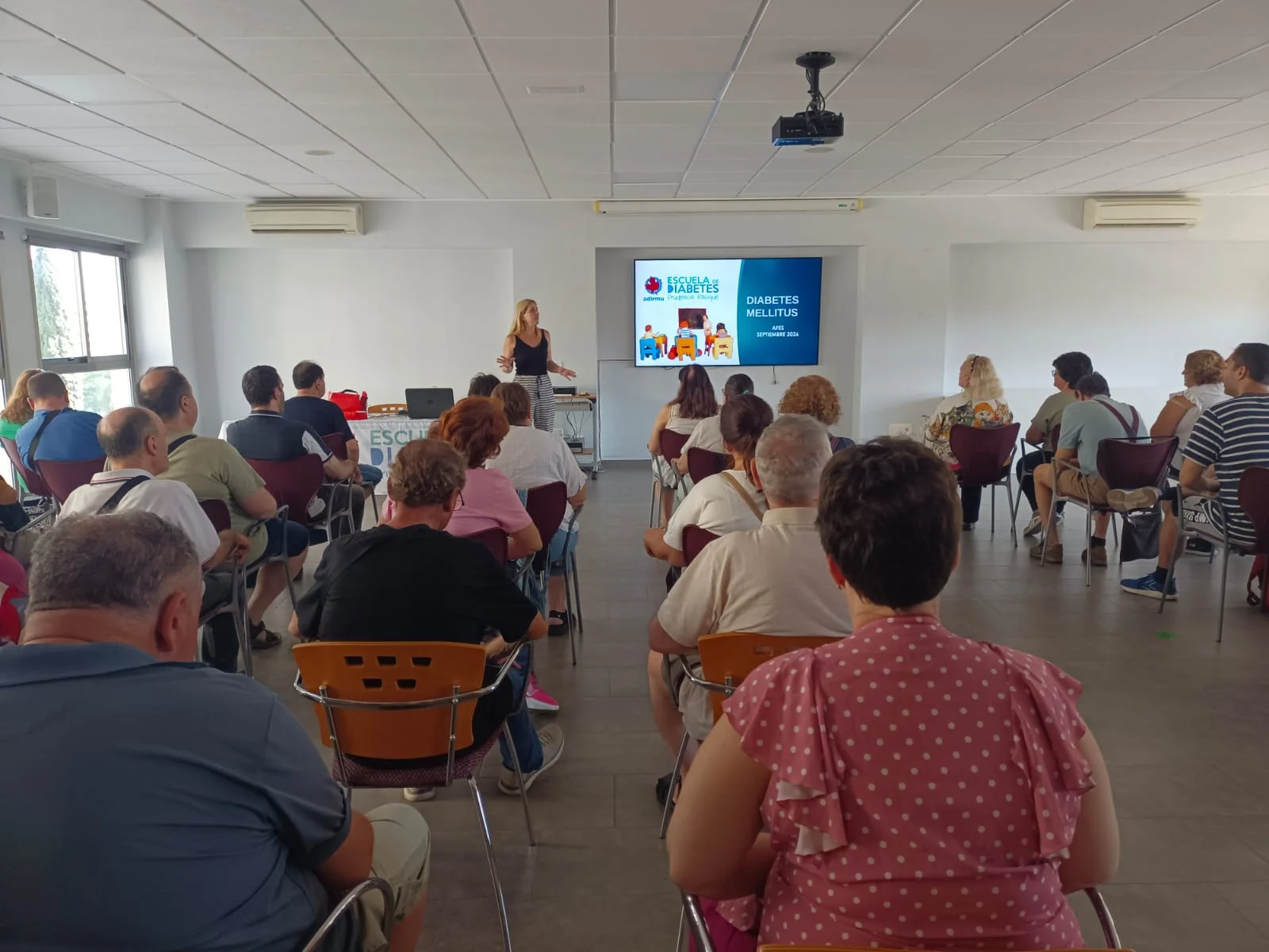 La Escuela de Diabetes Prudencio Rosique acerca la formación en diabetes a la Asociación AFES